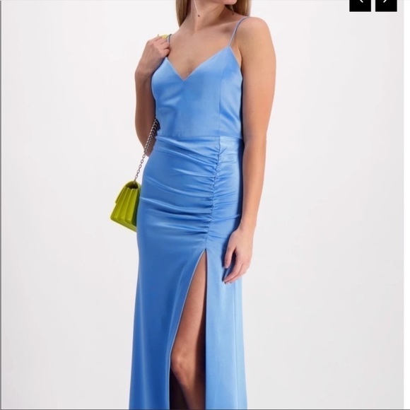 NWT. Alice + Olivia Diana V-Neck High Slit Maxi Dress Formal Gown. NWT. - Picture 8 of 17